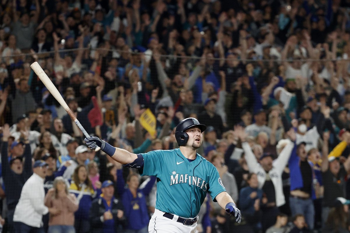 StephChambers76's tweet photo. Cal Raleigh of the Seattle Mariners hits a walk-off home run to clinch a postseason berth for the first time  in 21 years, the longest playoff drought in major North American professional sports. (Steph Chambers/Getty Images) https://t.co/1FBoP8Au8K
