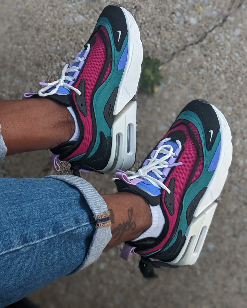 amcmath04's tweet photo. Saturday!#KOTD #Nike #AirMaxFuryosa #NightGreen #ashwithkicks #snkrsliveheatingup #soleangles #queenofsoles #shoesofresh #thesolefirm #respectherstyle #sneakersisterhood #wearyourshoes #yourshoesaredope #respectfemalesneakerheads https://t.co/HJA7ZupEDG