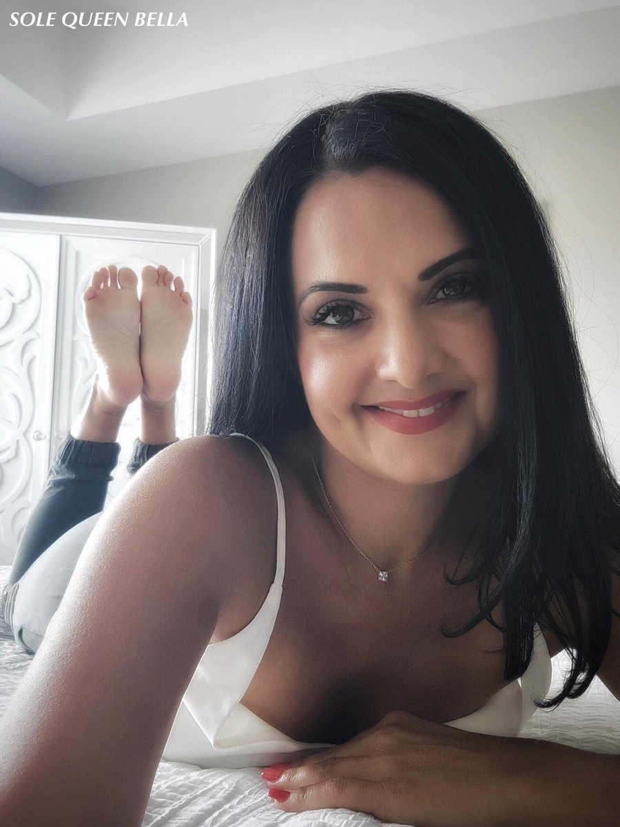 Wapfootslave's tweet photo. @solequeenbella if yu dudes are not doing like me and following and worshiping and promoting this beautiful queen and jerking off to her sexy pictures then you are totally not cool LOL 🤣 join me and the cool kids as we all collectively masturbate to her pictures. #feet #wankchat https://t.co/TvJmBUWqVP