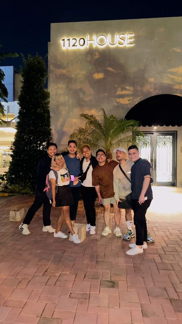magnus_ba's tweet photo. T'was nice to finally be with you guys ♥️♥️♥️ 

insert @themichaelroy @totoydirecho @killervale_rg @marketingsumubo @marccc888  we miss you mga tita 😘♥️

#OFWFamily https://t.co/njHgStgT0y