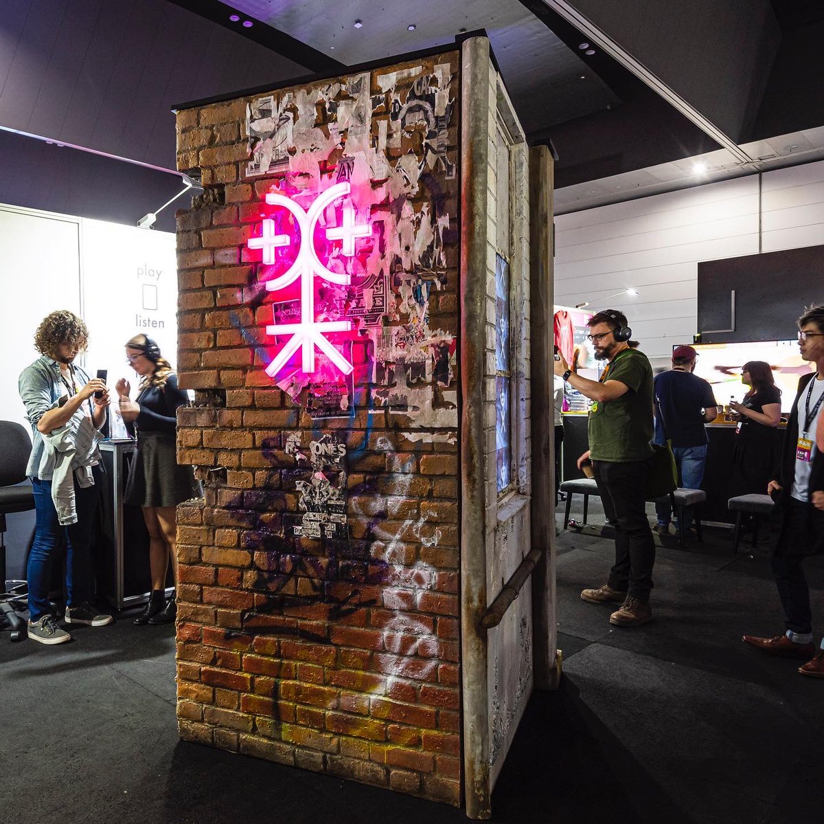 64waysofbeing's tweet image. We are at @paxaus again this year! 🧡🕹🎶

Visit us at PAX Rising where we are launching a new journey in collaboration with N'arweet Dr Carolyn Briggs AM, artist Jarra Karalinar Steel and musician Allara Briggs-Pattison. 🌳🔸👾

We're excited to be back out in the world…#migw22
