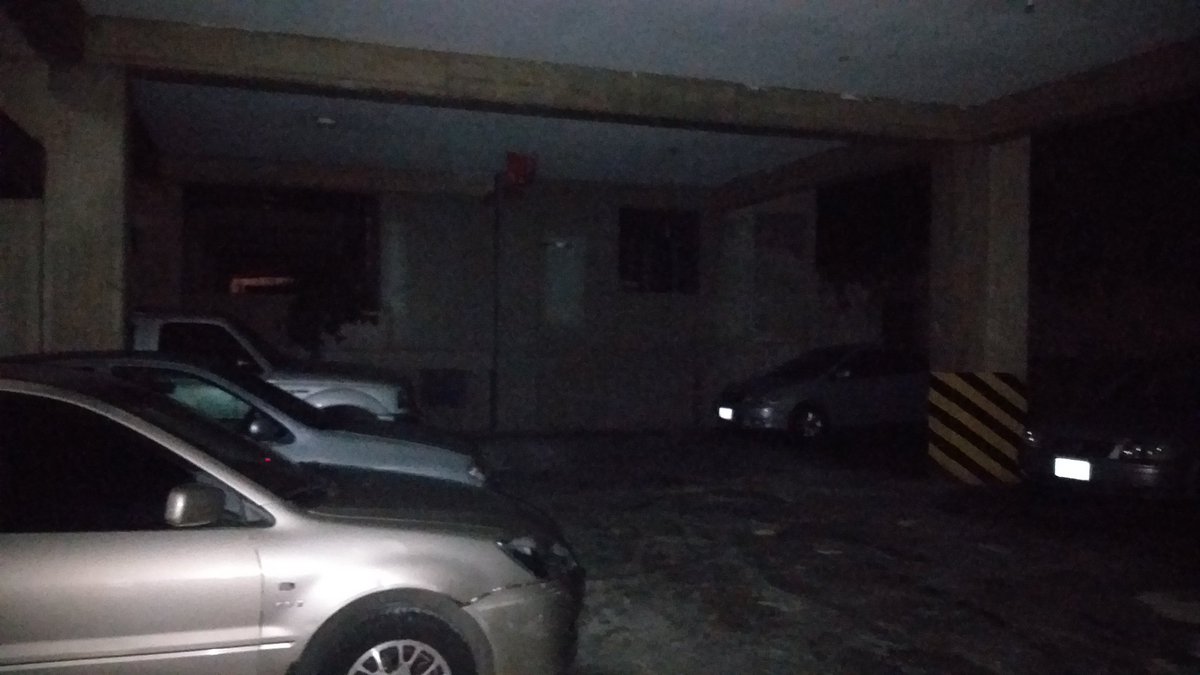 Laverdadparami1's tweet photo. Hoy #01Oct se cumple una semana de la explosión del transformador  que dejó sin  energía eléctrica a 8 edif de la calle rafael Arvelo urb Santa Mónica Paq San Pedro más de 1300 personas afectadas que no están recibiendo luz eléctrica, @CorpoelecInfo aún no resuelve
@perezreverte https://t.co/DENCgoyCY8