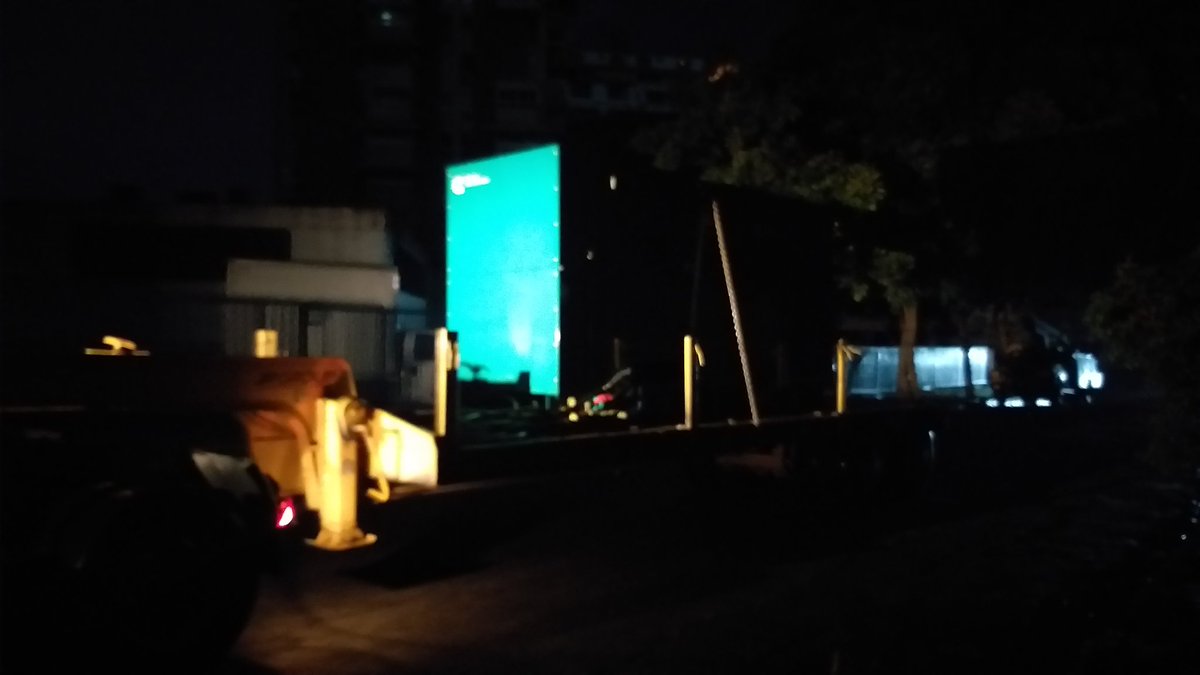 Laverdadparami1's tweet photo. Hoy #01Oct se cumple una semana de la explosión del transformador  que dejó sin  energía eléctrica a 8 edif de la calle rafael Arvelo urb Santa Mónica Paq San Pedro más de 1300 personas afectadas que no están recibiendo luz eléctrica, @CorpoelecInfo aún no resuelve
@perezreverte https://t.co/DENCgoyCY8
