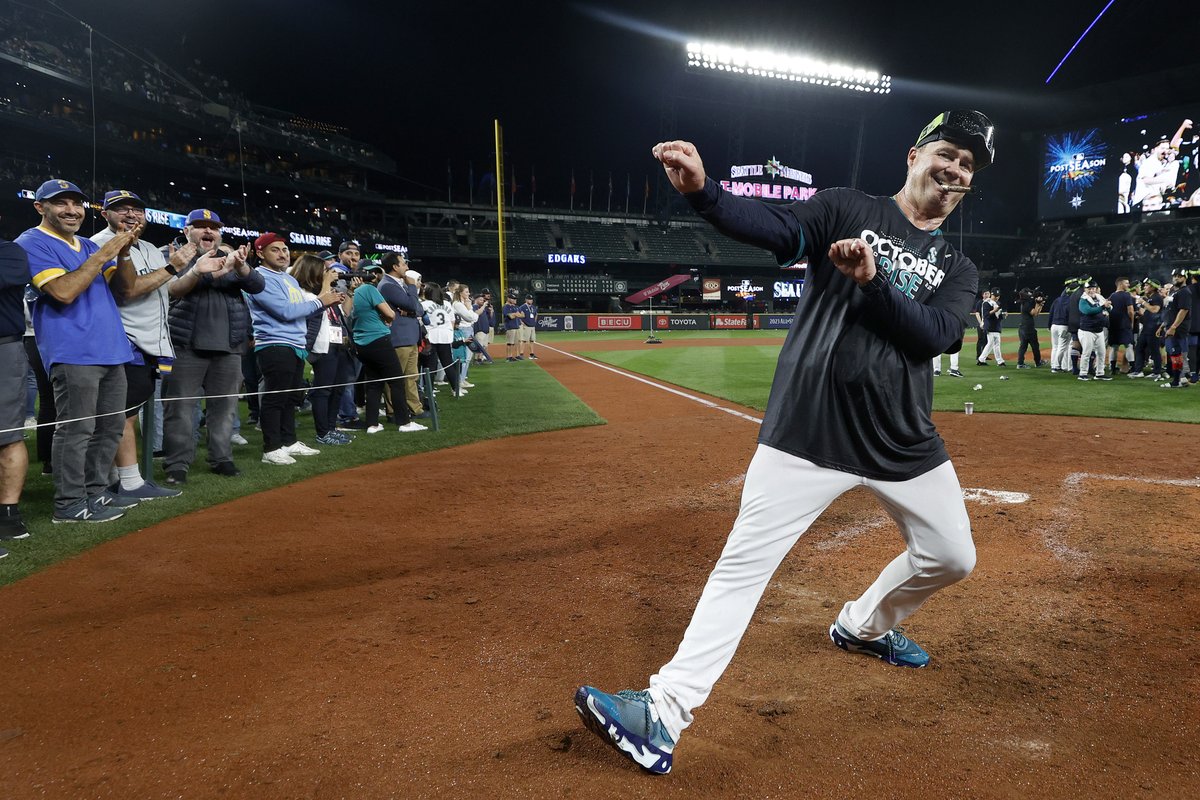 StephChambers76's tweet photo. Cal Raleigh of the Seattle Mariners hits a walk-off home run to clinch a postseason berth for the first time  in 21 years, the longest playoff drought in major North American professional sports. (Steph Chambers/Getty Images) https://t.co/1FBoP8Au8K