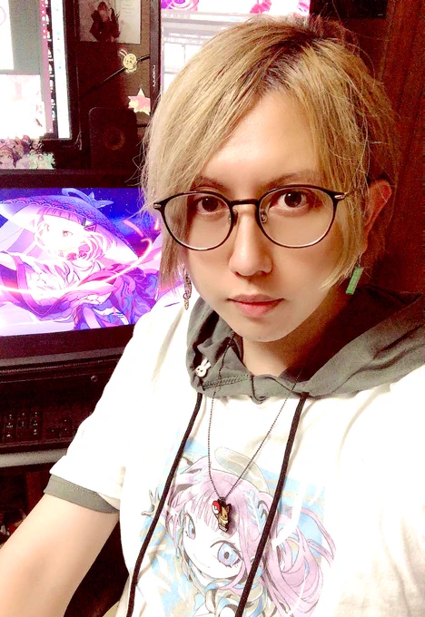 ライブ行くやで今日は目を労わってメガネくん 