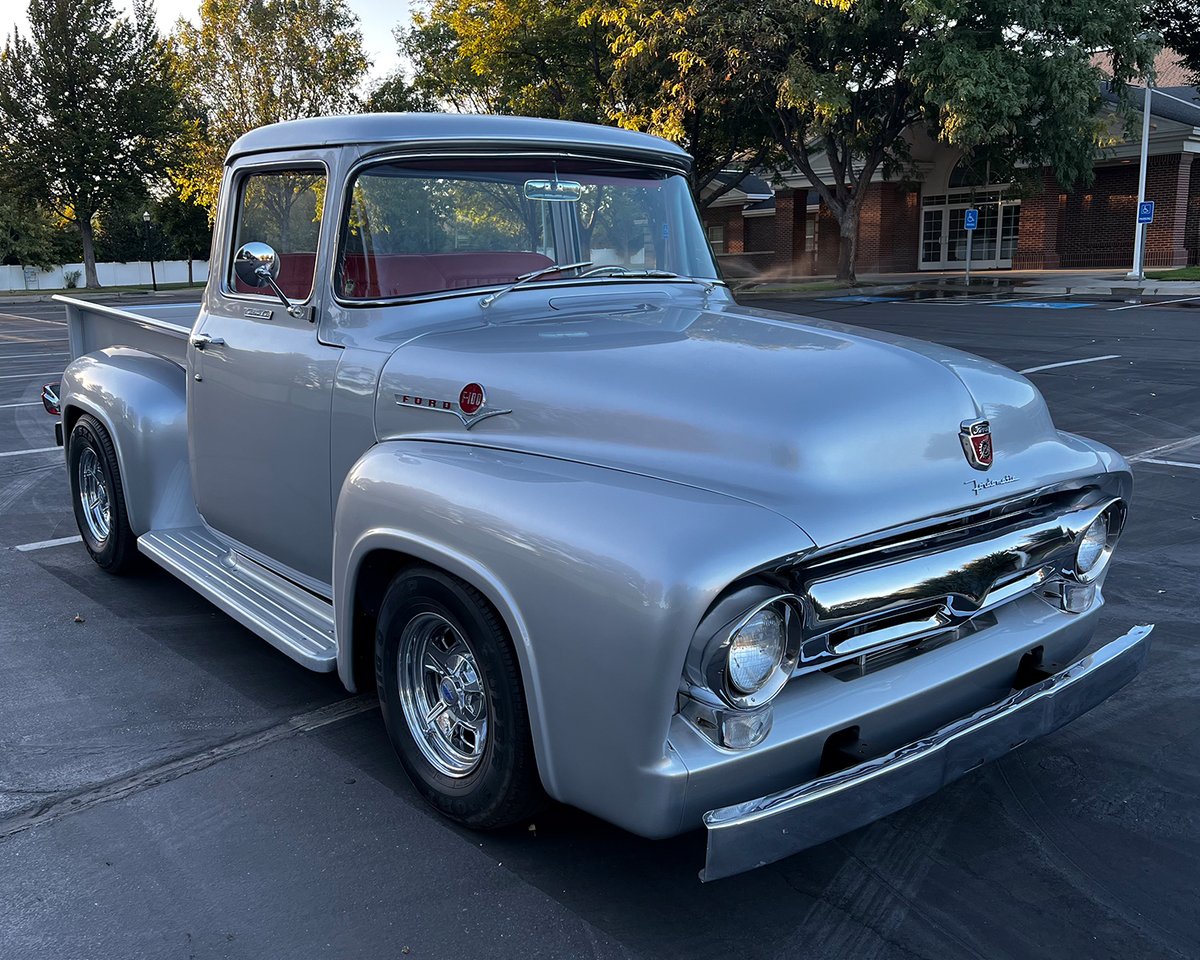 Barrett_Jackson's tweet image. This 1956 Ford #F100 #BigWindow is powered by a 347ci @Ford Racing crate engine and decked out with custom options. Lot 686 will be crossing the block at the 2022 Houston Auction with No Reserve, October 20-22 at NRG Center. 

Read more: bit.ly/TX22-56FordF100