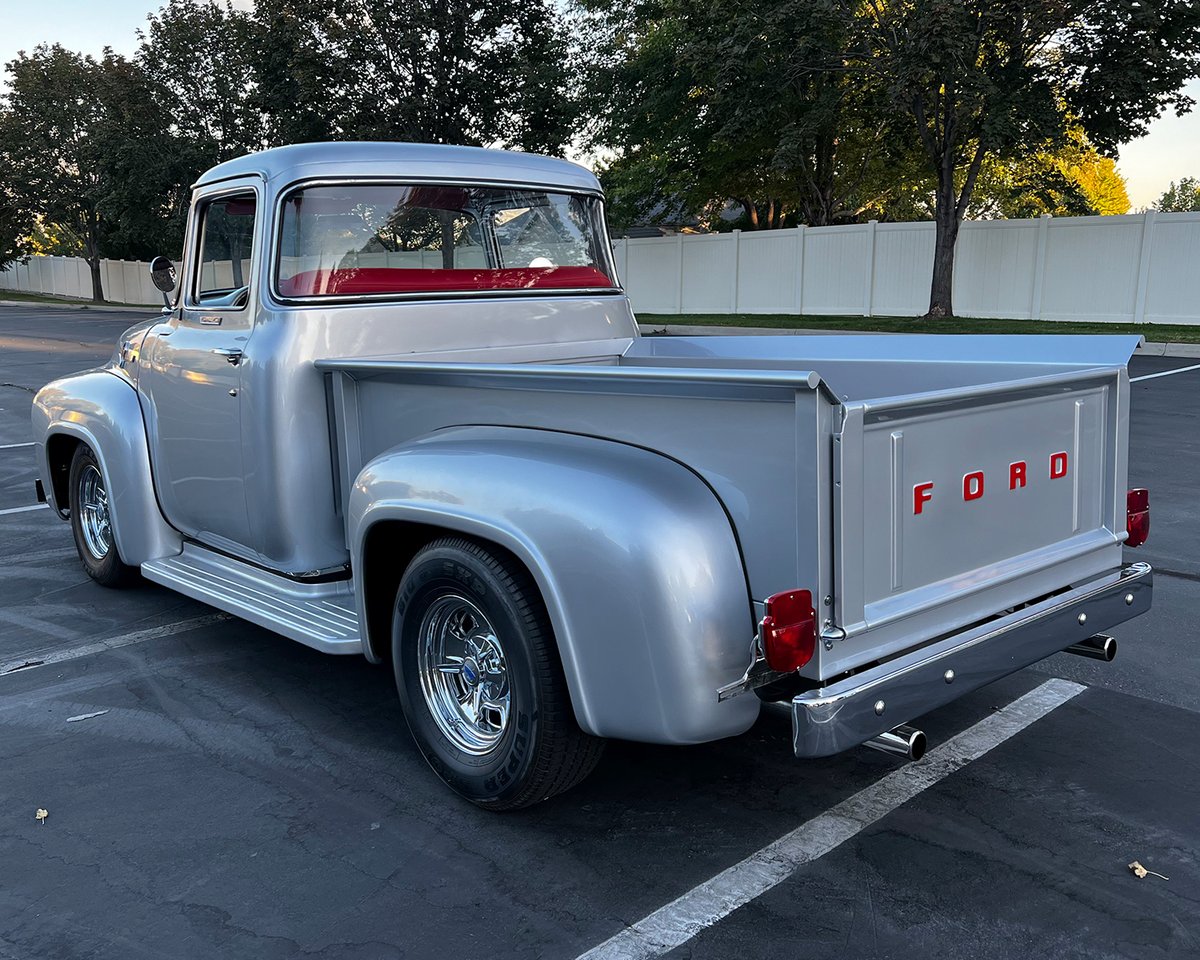 Barrett_Jackson's tweet image. This 1956 Ford #F100 #BigWindow is powered by a 347ci @Ford Racing crate engine and decked out with custom options. Lot 686 will be crossing the block at the 2022 Houston Auction with No Reserve, October 20-22 at NRG Center. 

Read more: bit.ly/TX22-56FordF100