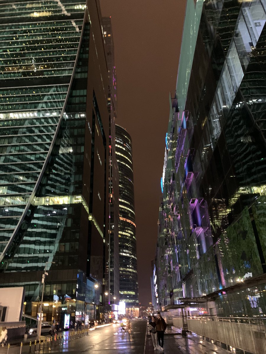LIX_original's tweet photo. 🌌🌌🌌🌌🌌🌌🌌🌌🌌🌌🌌🌌🌌

love this city❤️‍🩹❤️‍🩹❤️‍🩹.  

but now show me better

#MoscowNeverSleeps  #NFTCommunity #NFTs https://t.co/vUMmPfYMCg