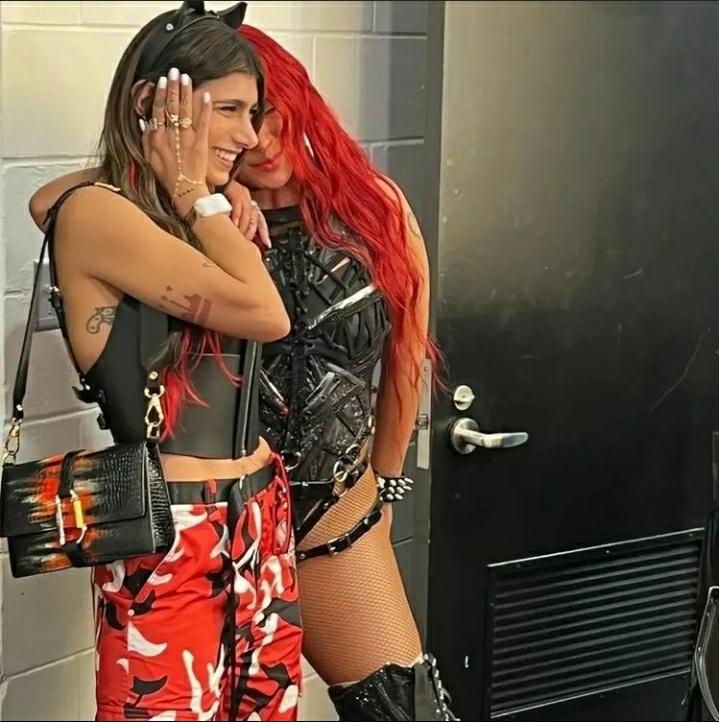 Original_Vamp01's tweet image. — No mames que te tiraste al negro.
— Si, y la tenía así...