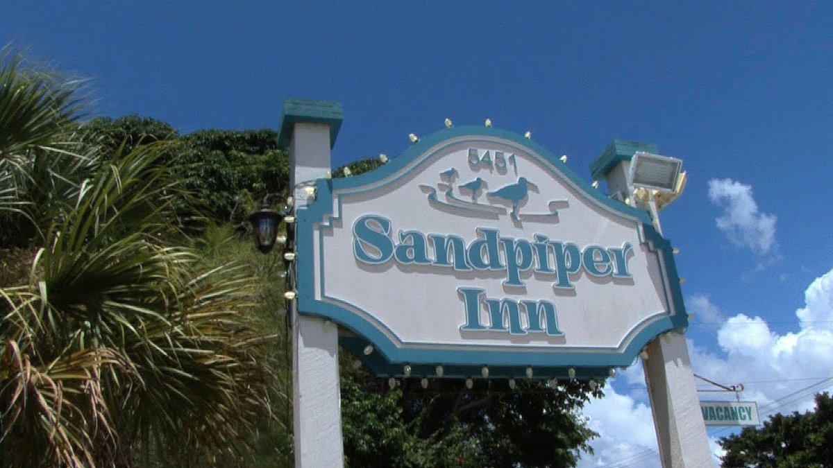 Sandpiper Inn is open and has sustained no damage.

5451 Gulf of Mexico Dr, Longboat Key, FL 34228 Phone: (941) 383-2552