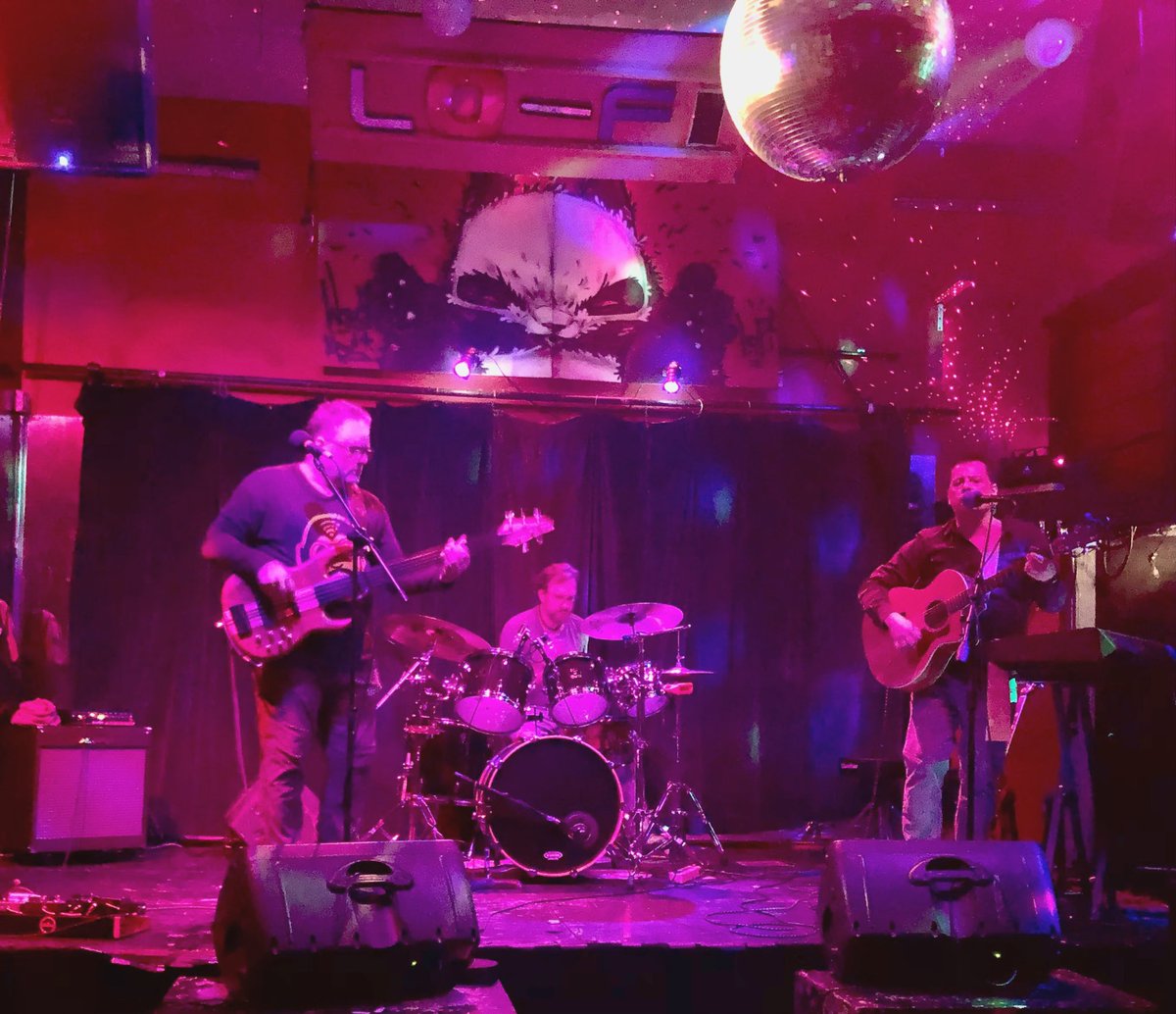 AstralJukebox's tweet photo. Had an awesome time with Alt Vault and XOffenders at @lofiseattle.  Many thanks to the beautiful people coming out last night! https://t.co/GyEl7QdICf