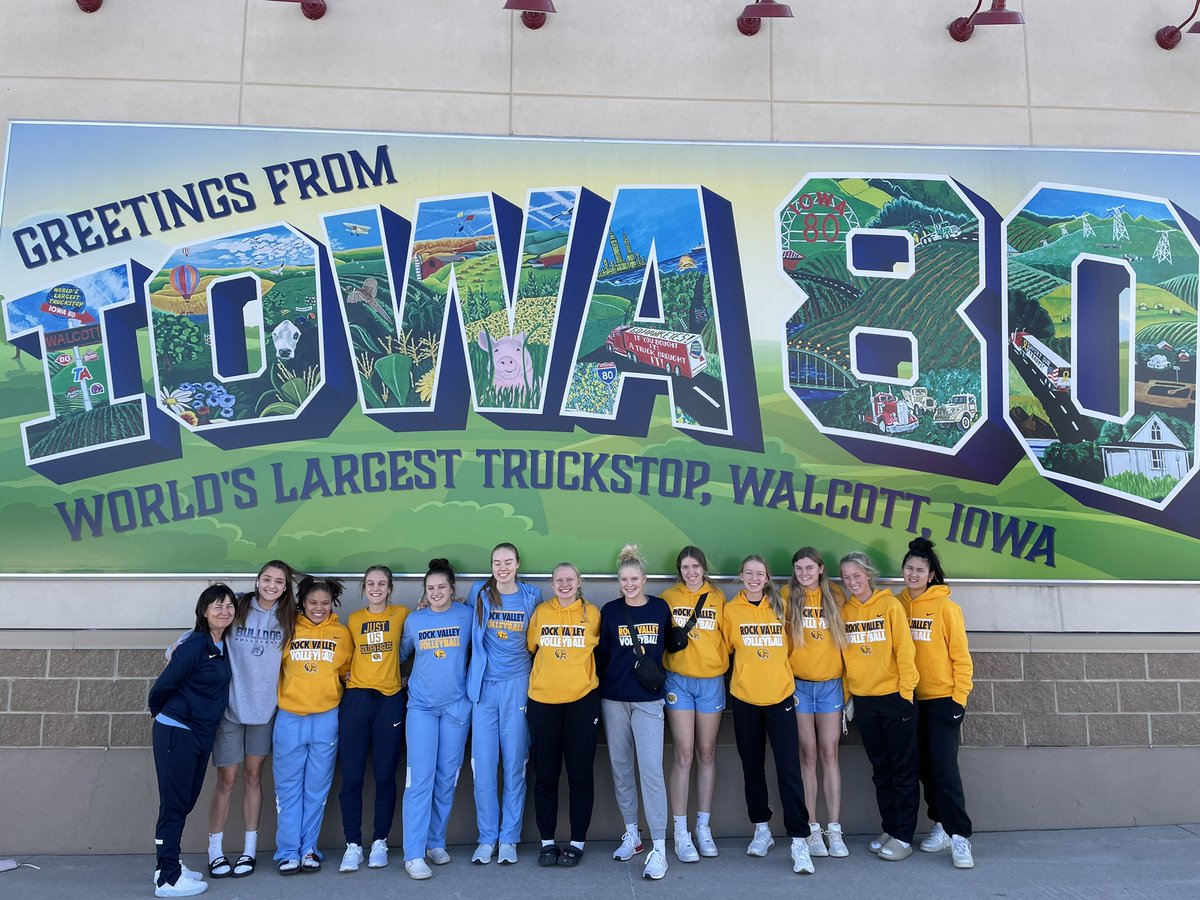 rvc_vb's tweet photo. Pitstop on the way home from a great weekend of volleyball! 💙🏐💛#rvcvb #fambam https://t.co/VIEMGtkVqp
