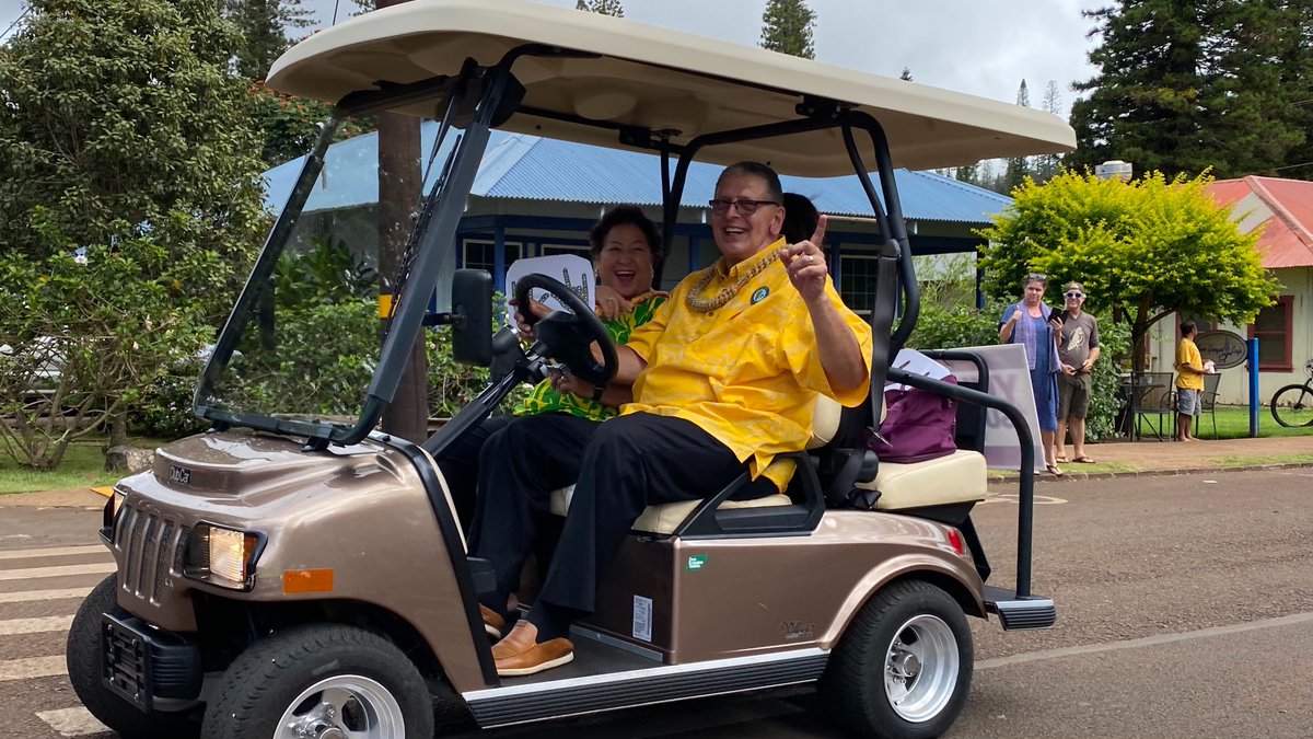 CountyofMaui's tweet photo. Mayor Mike Victorino and Joycelyn Victorino participating in the Festivals of Aloha parade at Dole Park on Lanai. #FestivalsofAloha #Lanai #WeAreMauiCounty https://t.co/OUCu8WCS0V