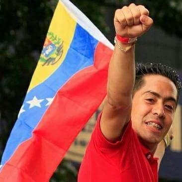 JeanGonzalezVen's tweet photo. Robert Serra sigue vivo en los corazones del pueblo todo. Hoy seguimos cargamos su morral, su verbo encendido, su lealtad por la revolución y su compromiso de lucha por los jóvenes y nuestra Patria Venezuela. #RobertVive
@NicolasMaduro
@ZulayAguirre
@oliverGuzman_A https://t.co/GIFbz7rYnR