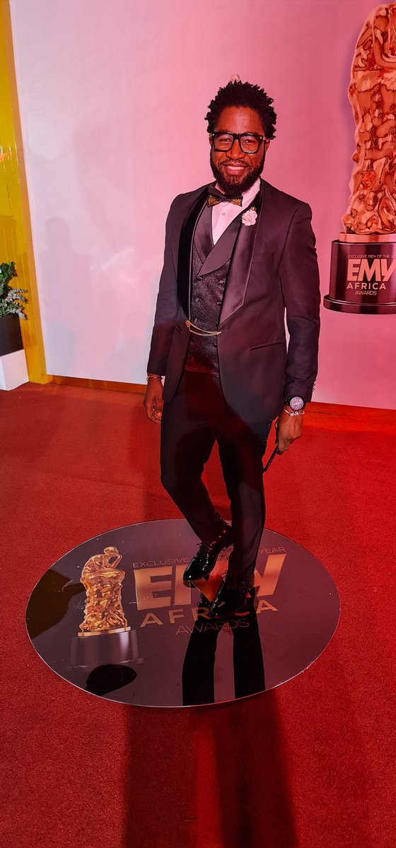 KMJonAIR's tweet photo. EMY AWARDS AFRICA 22!
We usually don't show but when we show, we SHOW big time! Your favourite fashion icon knows this. ππΏπ
Brand Partnership with GOLD CASTING LIMITED.
πΈ @AugustusPiloo_
#TheRoyalHost
#Godswave https://t.co/2ARF3eSfHI