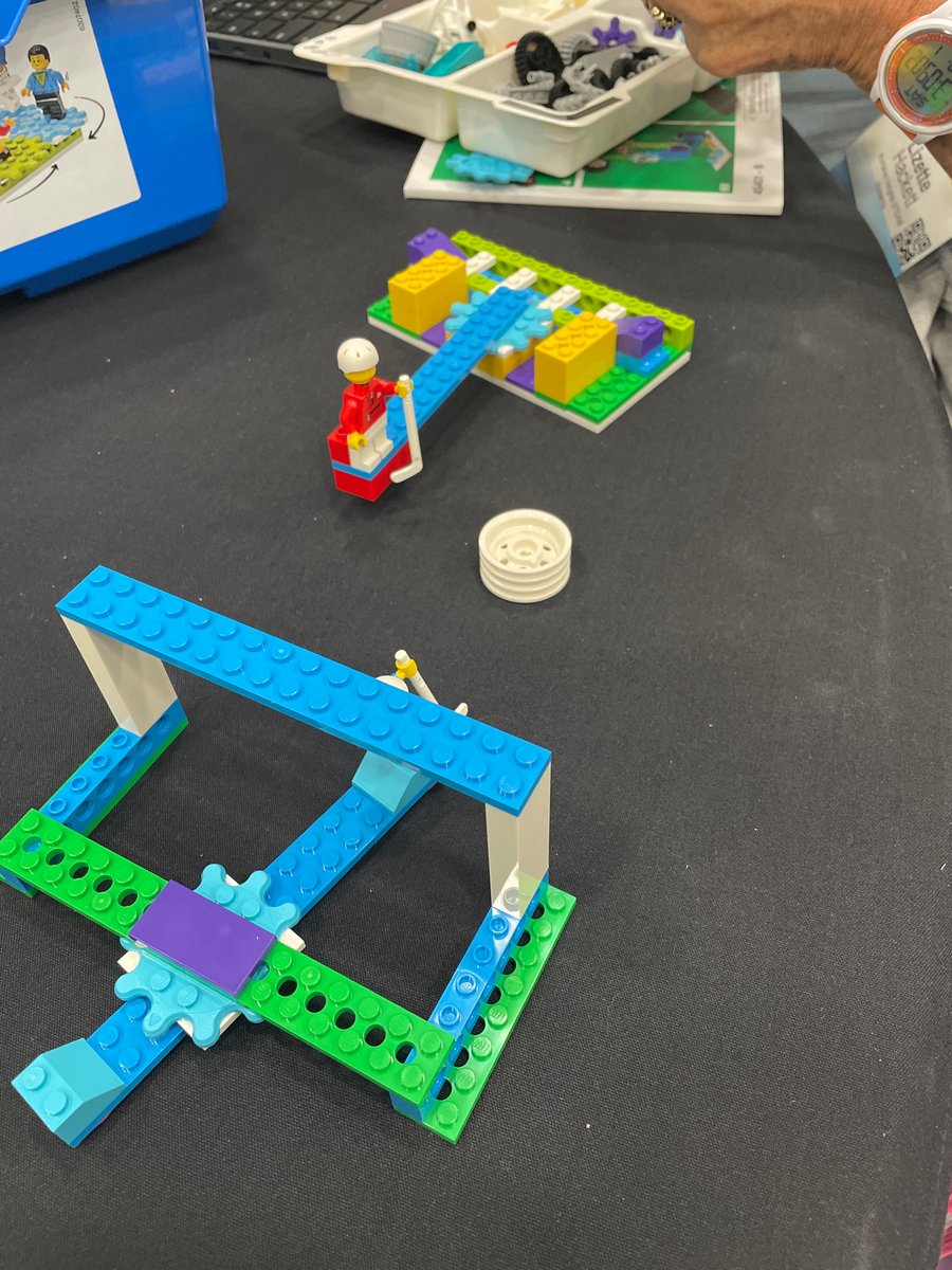 RachelLx4u's tweet image. I forgot legos were so much fun. #CASTEAM
@LEGOeducation