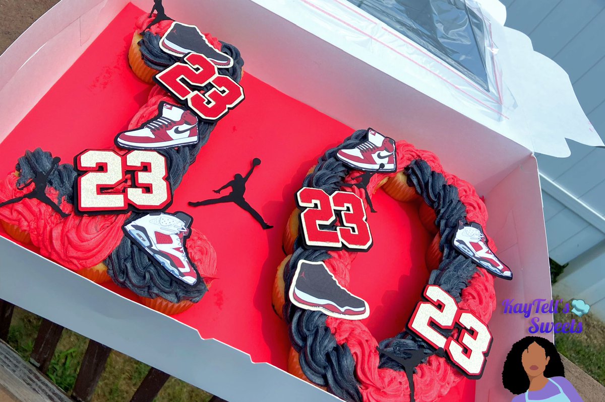 KayTellsSweets's tweet image. KayTell is going on an extended break until January, but here is our last few orders 💜