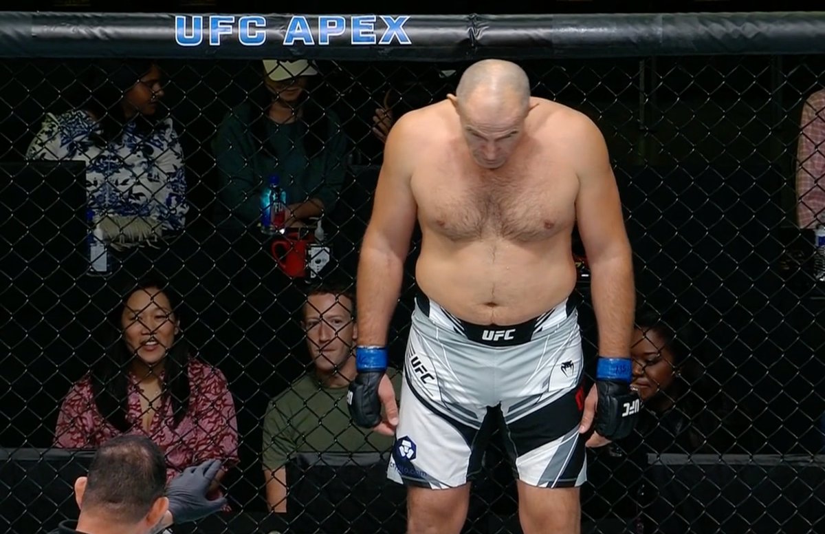 Mark Zuckerberg takes his seat at the UFC Apex for the fight between Latifi x Oleinik #UFCVegas60