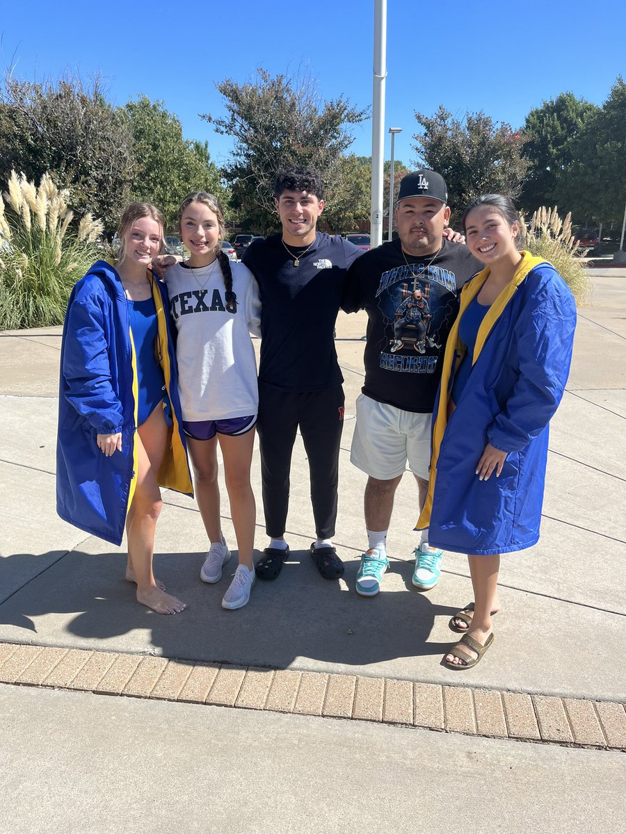 BosFootball's tweet photo. Supporting our @boswellswimteam - great job swim! 🏊‍♀️ https://t.co/GcsNpeQkee