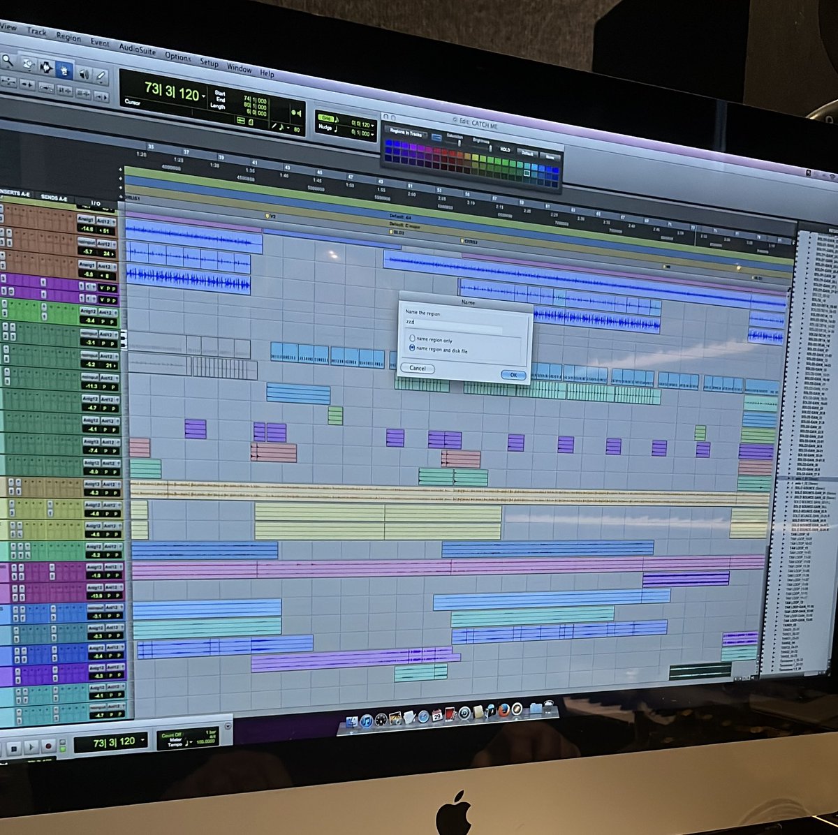StuWhiteMusic's tweet photo. Extended re-mix of Catch Me taking shape…🕺🏾📻🔘🥜
#indie #indiemusic #catchme #12inchversion #danceloops #echo #radioreverb #peanuts https://t.co/xLKzeFNntB