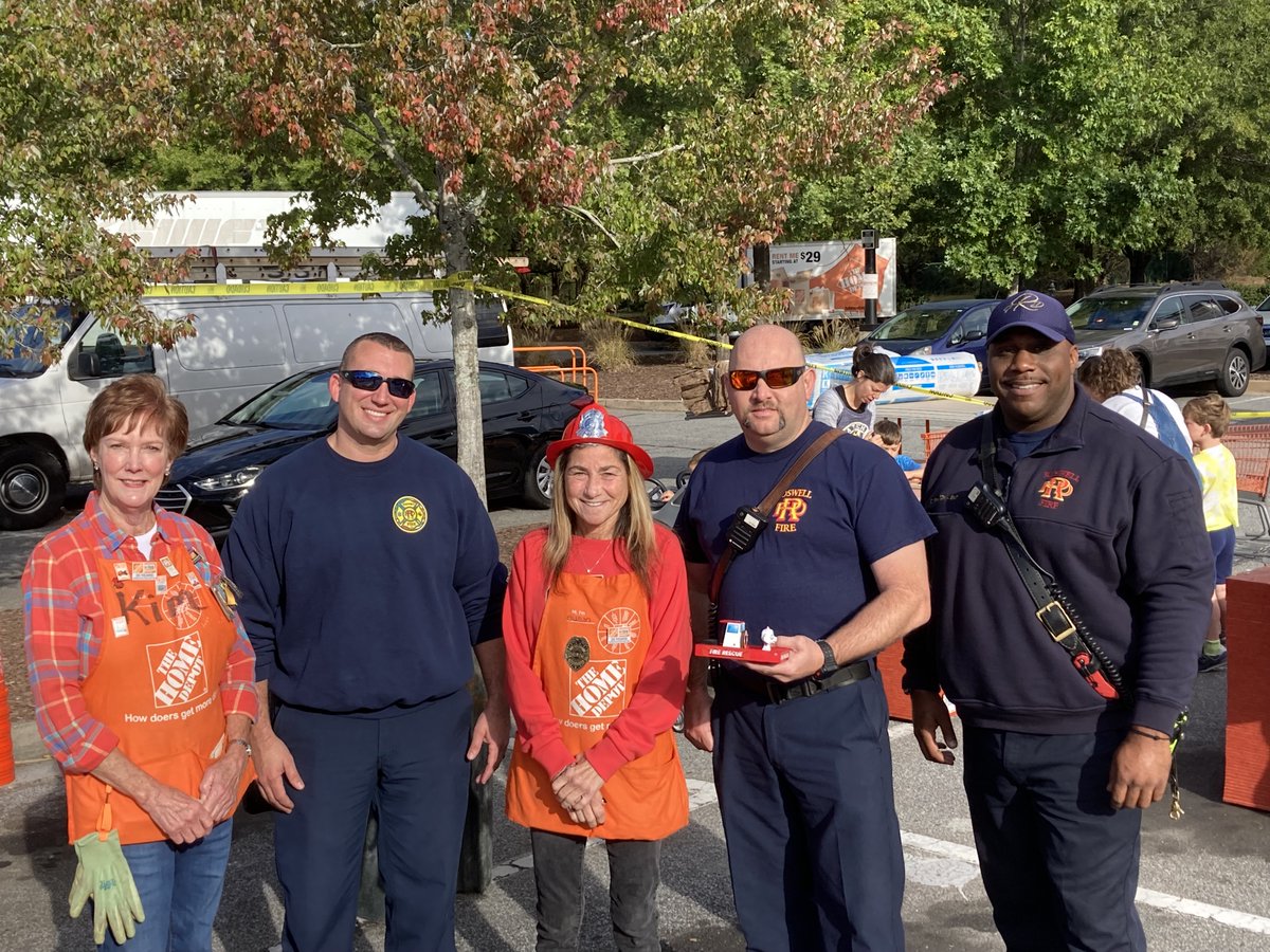 PerlinSusan's tweet photo. Kids' Workshop and Fire Safety Month at 1755.  Shout out to Roswell Police and Fire for showing up for the kids.  It was an amazing day!  @kiaLaneHD @joesaltino @ShawnWBrooksHD https://t.co/8nbugrG54e