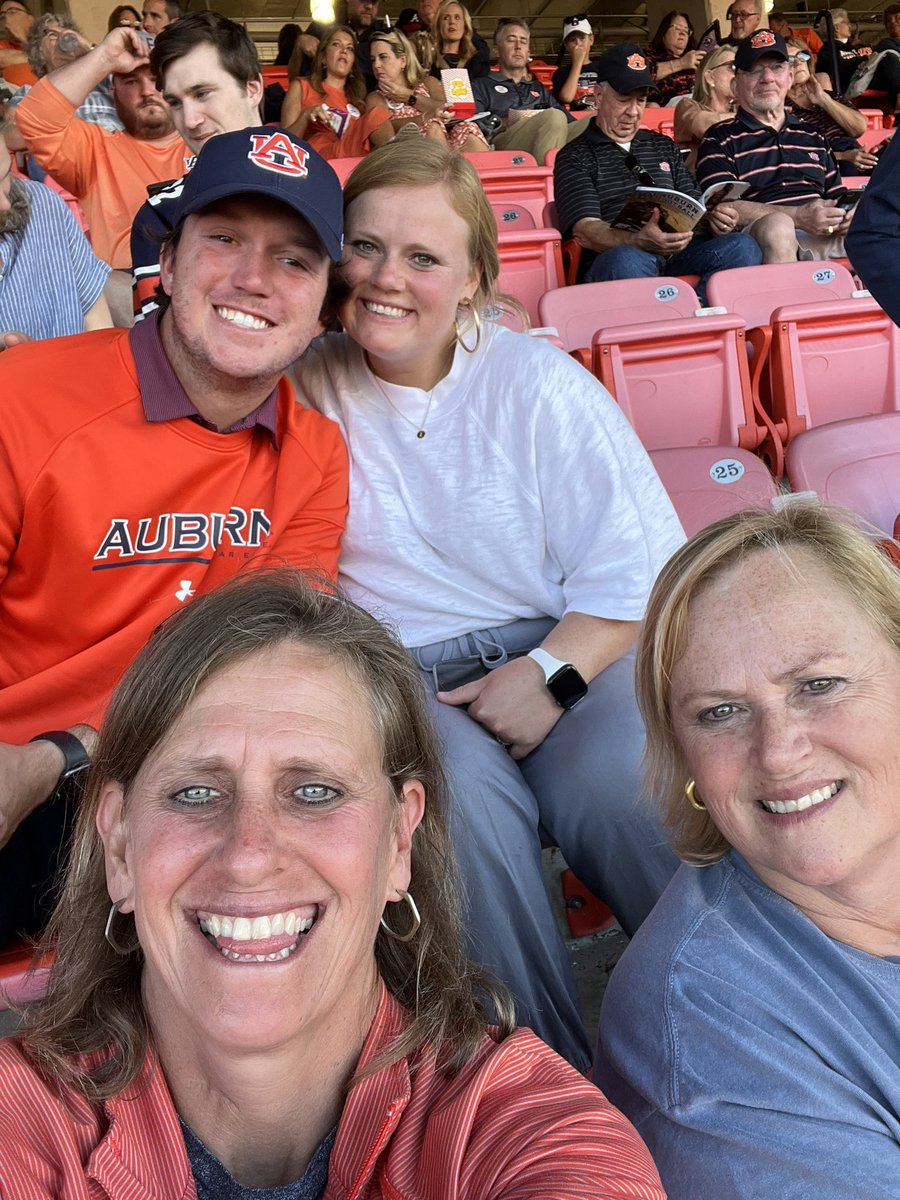 smeadows34's tweet photo. Great day on the plains!! WDE!!! https://t.co/vLl5asF0re