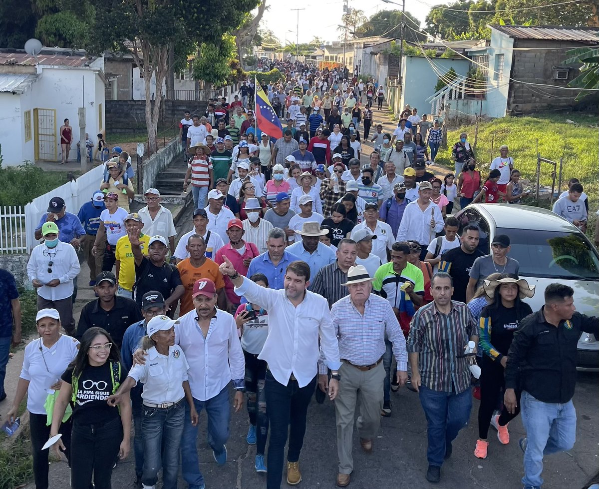 prospericarlos's tweet image. ¡Continuamos en las calles! 

Hoy desde Ciudad Bolívar - Mun. Angostura del Orinoco con @FreddyValera_AD Sec. General y @LuisSilva2022 Sec. Municipal, ratificamos el compromiso de trabajar con nuestra gente, para que unidos logremos el cambio de nuestro País. #UnidosXVenezuela