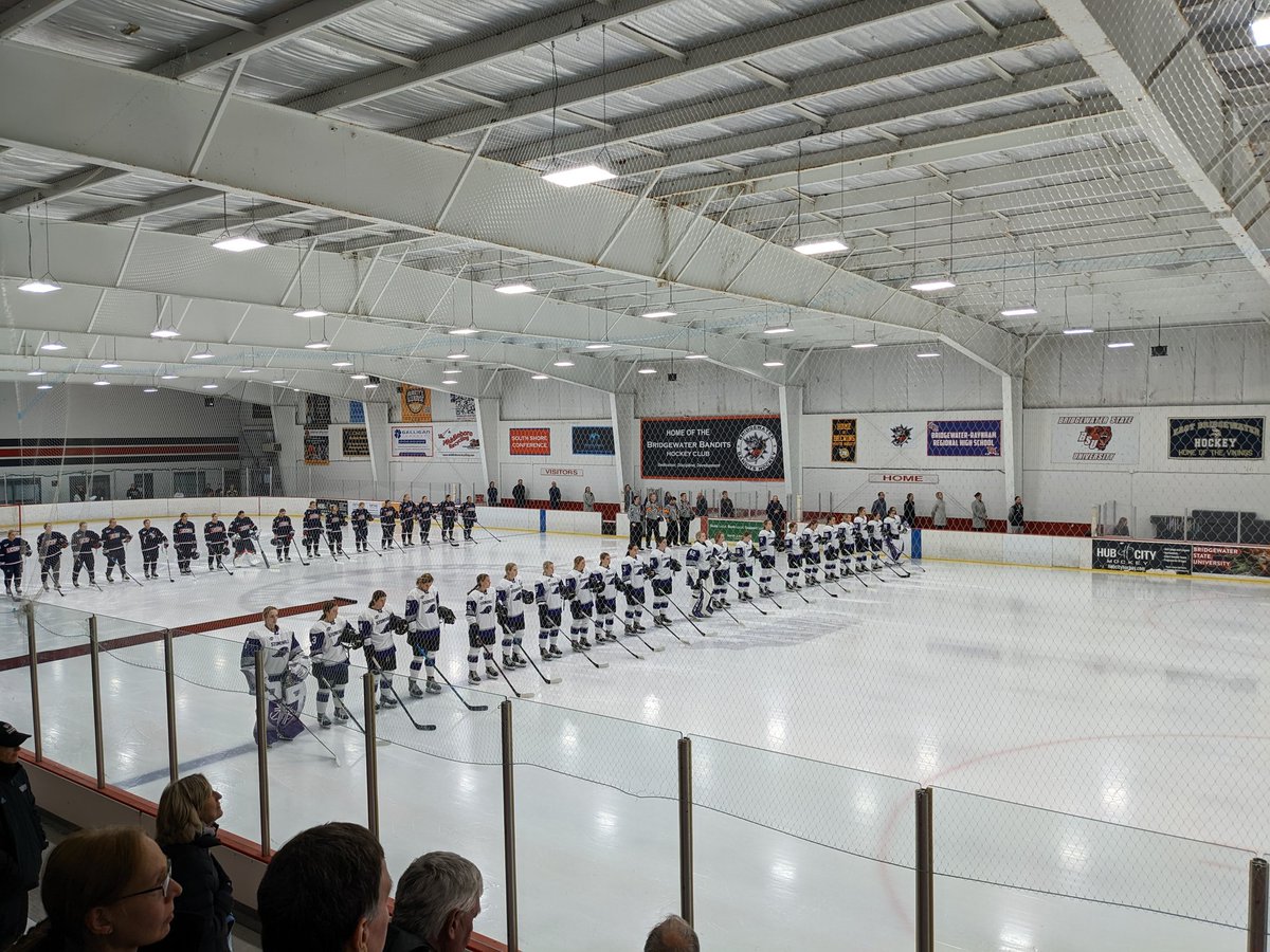 GrantCohoe's tweet photo. Ice hockey. That thing I used to watch a lot. Since we've effectively declared the pandemic over, time to start getting back out to games. My season opens with the first home game in program history for @StonehillWIH in Bridgewater MA. https://t.co/BZWfmHxwZF