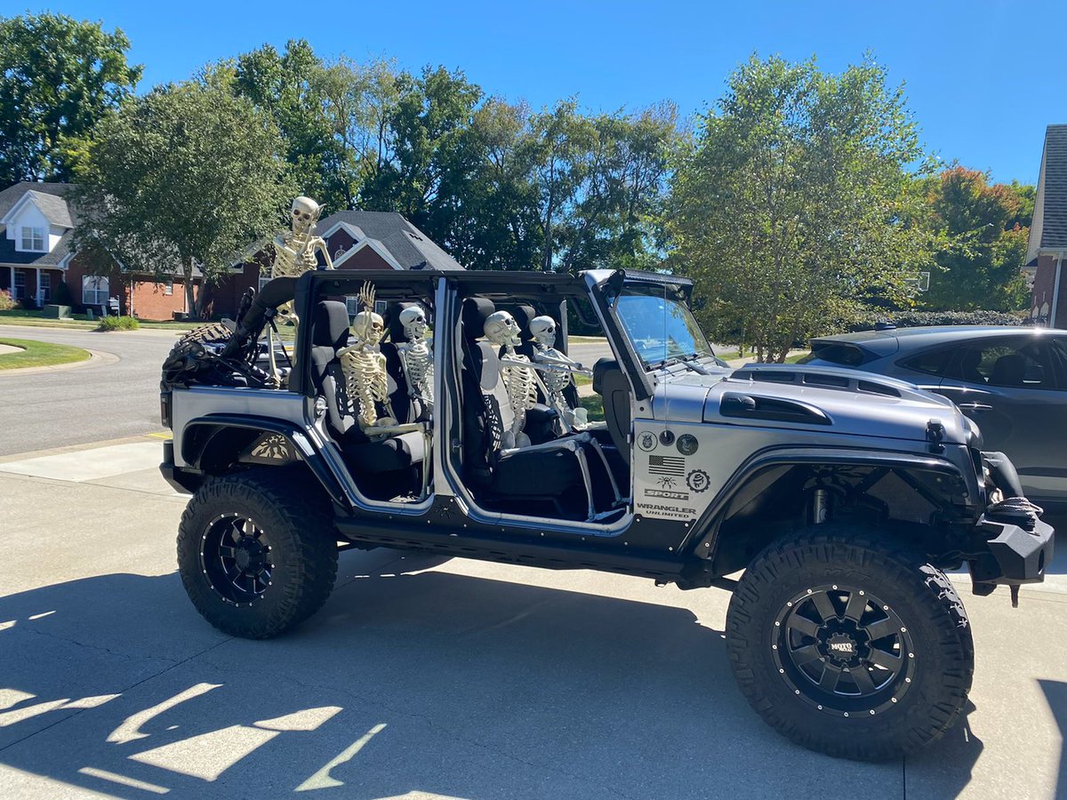 #SideShotSaturday with the family @THEJeepMafia