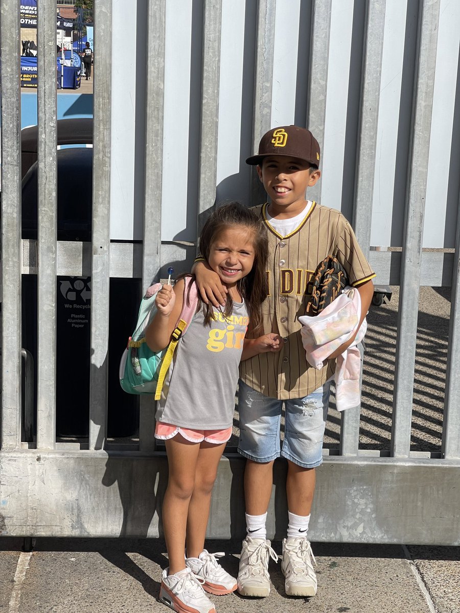 EneidaCaligirl's tweet photo. Let’s go Padres! #TimeToShine https://t.co/wh0Hqp3hXX