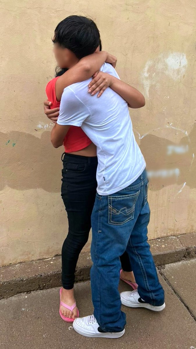 🟤 ¡LOCALIZADO SANO Y A SALVO! 

Adolescente víctima de engaño telefónico con fines de extorsión, es localizado sano y a salvo en #Hermosillo, por Agentes <a href="/Amicsonora/">AMIC Sonora</a> de la Unidad Especializada en Combate al Secuestro (UECS) de la #FiscalíaDeSonora 1/4

cutt.ly/YV11wU8