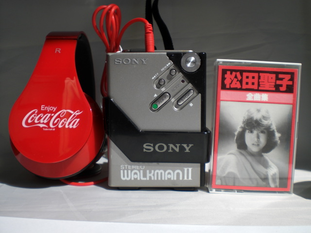 小４で日本のカセットオーディオを世界に広めたいと、ずっと夢を現実化する行動をしていた。マイナスーパー学力から覚醒してプラス学力になったら先生からストップが掛かった。でも偶然と考えた通りにウォークマン２の仕事にたどり着いた。不思議だけど、これが引き寄せの法則らしい。