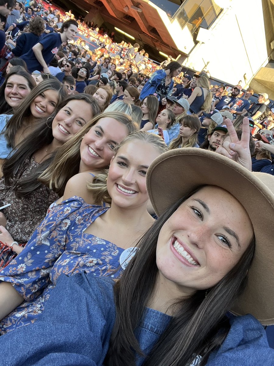 carolinesnell2's tweet photo. #WarEagle #beatLSU 🧡💙 https://t.co/AobtUEpsw4
