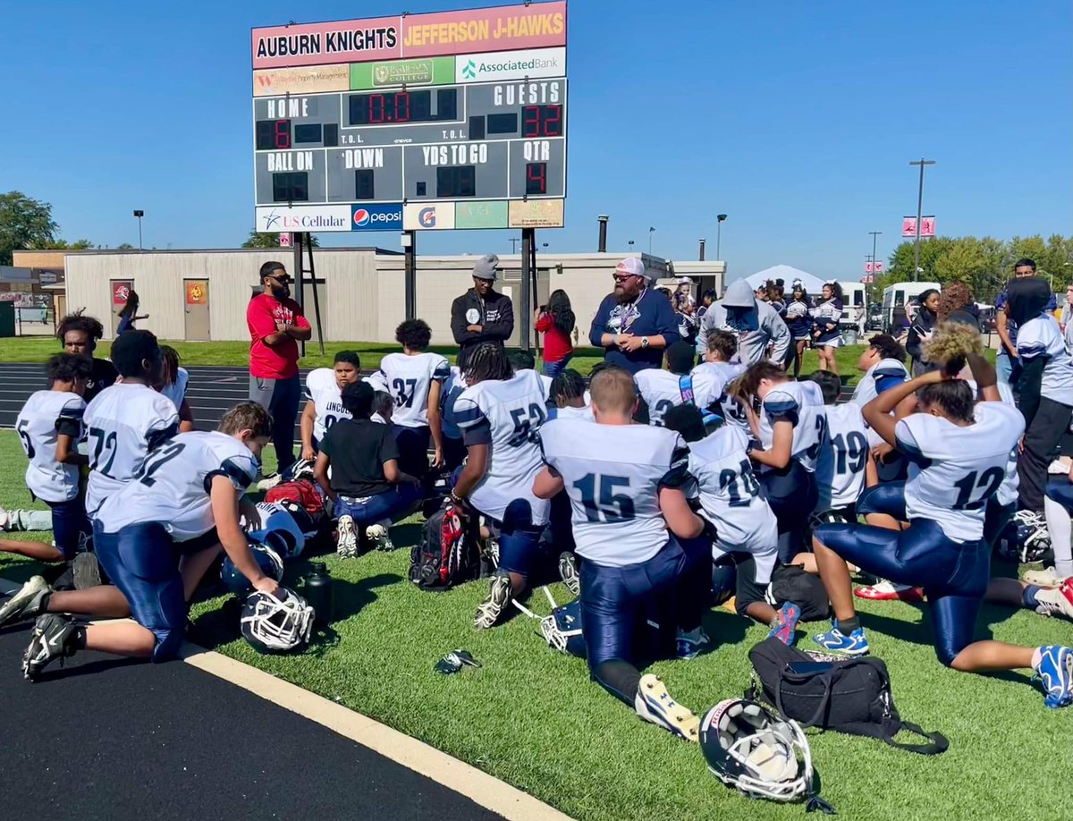Loggers205's tweet photo. Way to go Lincoln Loggers! Congratulations on the win 🏈
Lincoln 32 - RESA 6 https://t.co/RMGebQFK7z