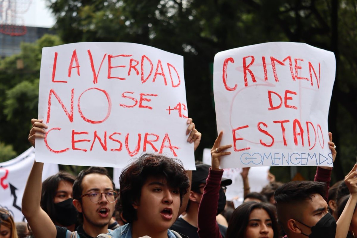 ComencemosMC's tweet photo. El 26 de sep, se llevó acabo la marcha a 8 años de la desaparición de los 43 normalistas de #Ayotzinapa, la marcha salió del Ángel de la Independencia hacia el Zócalo capitalino alrededor de las 16:00h.
Contingentes de la #UNAM se unieron a la marcha.

#ComencemosInformando https://t.co/DY5AJ6s4yL