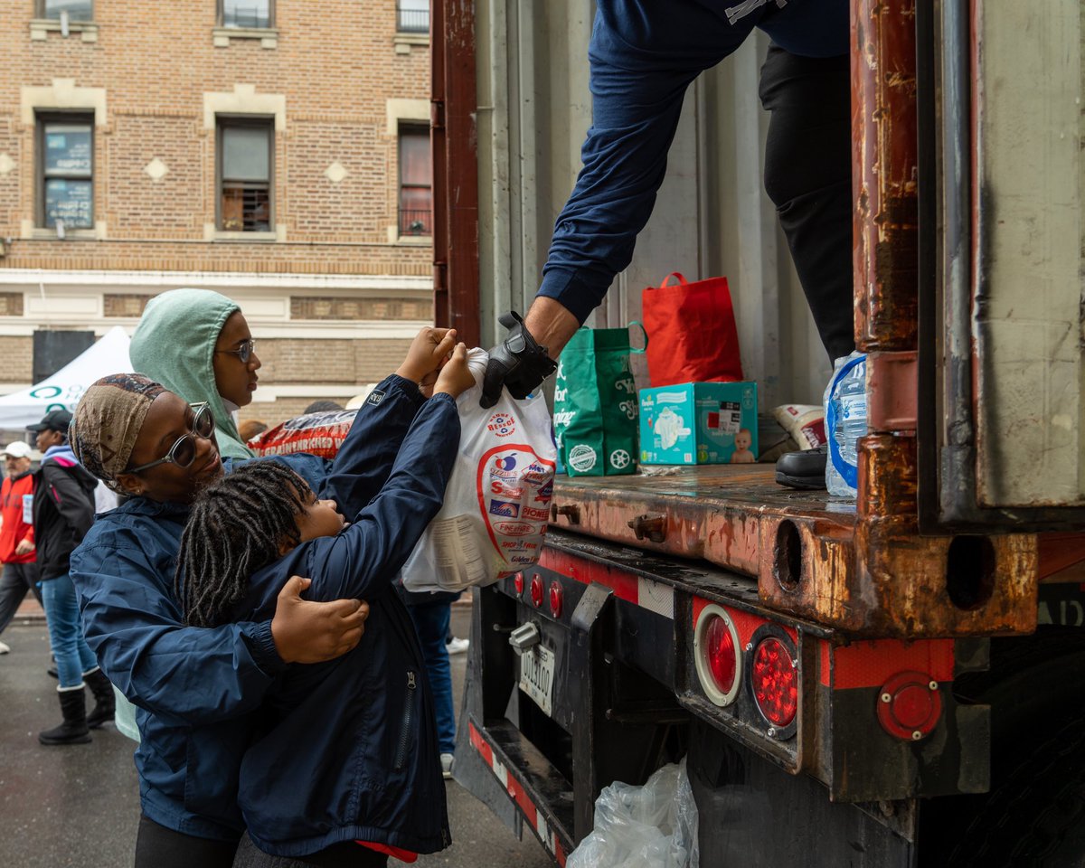 CMSalamancaJr's tweet photo. Time and time again when our islands are hurting, The Bronx steps up! 

So proud of everyone who came out to donate, lend a hand or show support. Thank you to @revrubendiaz, The New York Hispanic Clergy Org., @NYPD41Pct, @2_bronx &amp; all those who helped make today possible! https://t.co/Y7MFmb6QcD