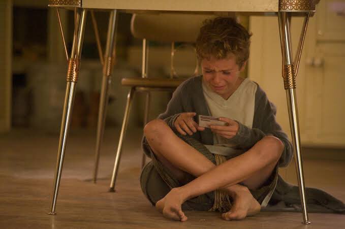 _Eguiza_'s tweet photo. CHAINED

Dirigida nada menos que por la hija de David Lynch, ella es (en mi opinión) mucho mejor narradora que su papá…en Chained un niño es secuestrado durante más de 15 años, pero al fin tiene oportunidad de vengarse…es perfecta

En Prime Video y Star+ https://t.co/8Siy43gvOV