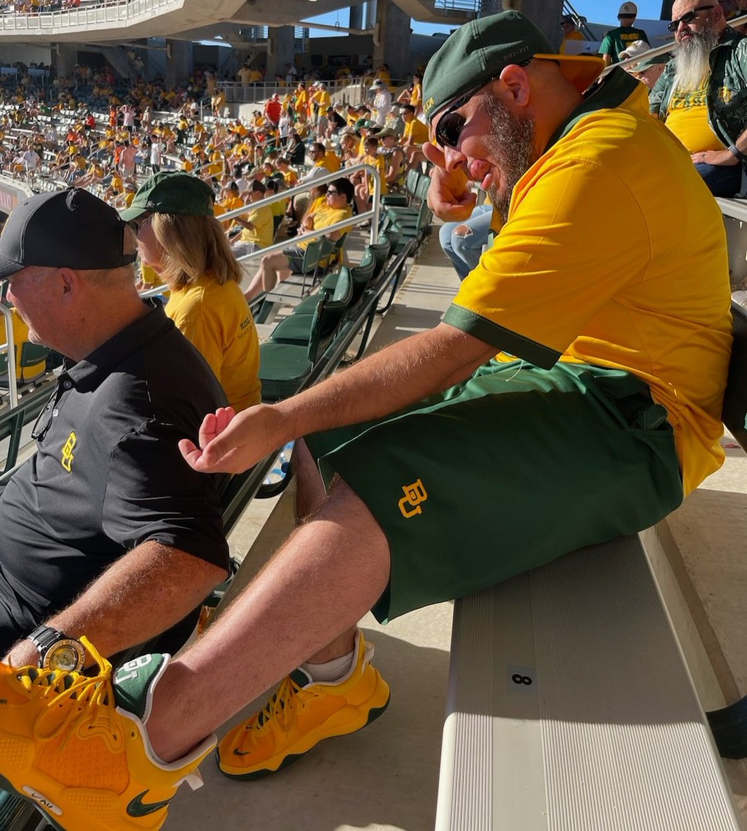fuentbu1's tweet photo. #Mood

#StillSicEm https://t.co/9dlUxzacq1