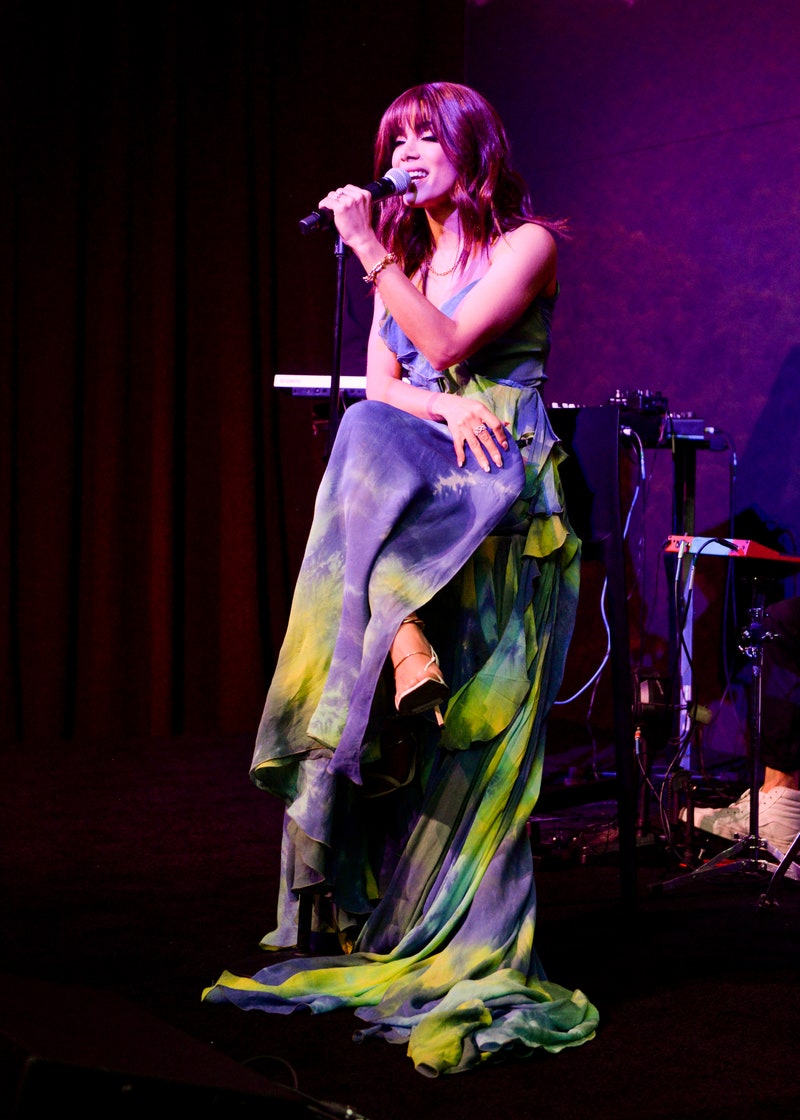 anittapopflash's tweet photo. "À medida que sua voz melódica e melodias animadas começaram a flutuar pela sala, os participantes se levantaram de suas cadeiras e se moveram ao lado do palco para dançar a noite toda" — Vogue US sobre perfomance de Anitta no evento da Sotheby's 🇺🇸. https://t.co/MC2fGGAVwd