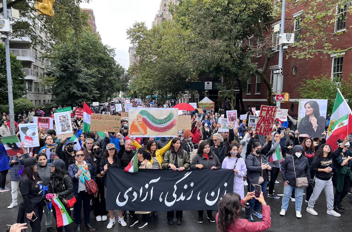 maryam_rahmati's tweet photo. Almost two hundred cities around the world came on the streets to protest the regime in #Iran.
These pictures are in #NYC. This kind of unity is rare. People in Iran and outside Iran are extremely mobilized. 

#OpIrani #Mahsa_Amini 

#زن_زندگی_آزادی #مهسا_امینی https://t.co/ThL5FJezMc