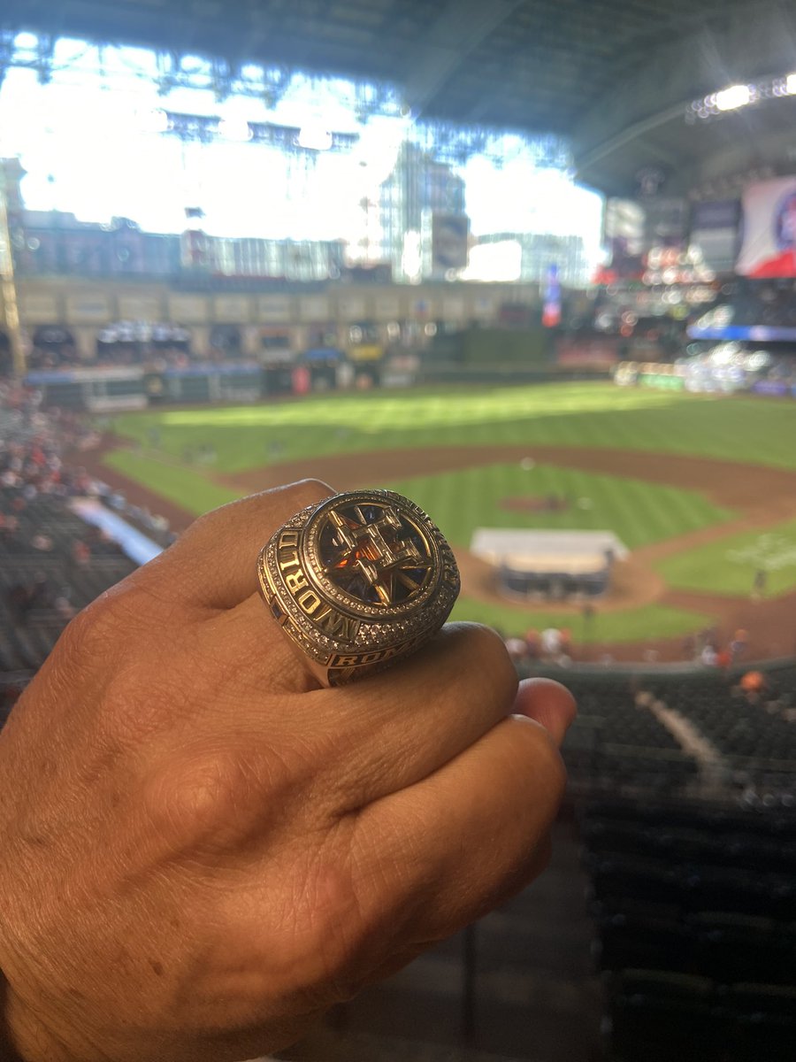 Huge thank you to <a href="/FRomeroAstros/">Francisco Romero</a> &amp; the Romero Family for the amazing hospitality! We would also like to thank <a href="/LoaizaJr16/">Fernando Loaiza Jr</a> for his efforts in making this this experience happen for our student athletes! Thank you 🙏🏽 <a href="/astros/">Houston Astros</a> <a href="/sunnysideusd/">Sunnyside Unified School District</a> <a href="/bdn28/">Blue Devil News Sunnyside</a> <a href="/PaulCicala/">Paul Cicala</a> <a href="/SHSDevilSports/">Sunnyside Athletics</a>