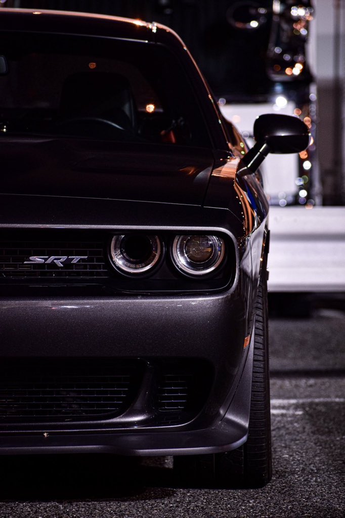 Shinyax139's tweet photo. 以前に大黒で撮影して頂いたchallenger hellcat🤩‼︎ https://t.co/RBPT56u0uC