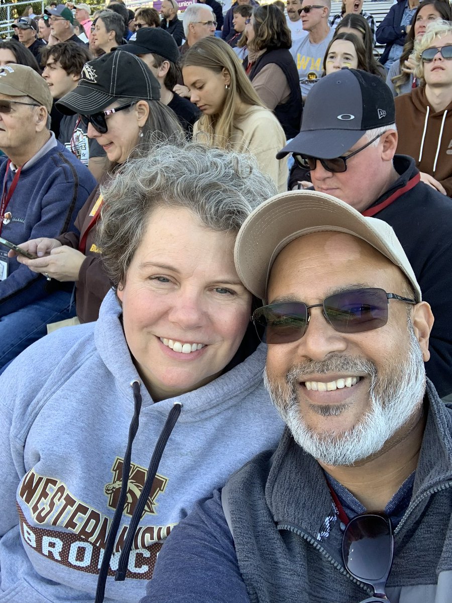 janeghosh's tweet photo. @WMU_Football It’s a great day for a game! #wmugameday https://t.co/yTXbsNmAcH
