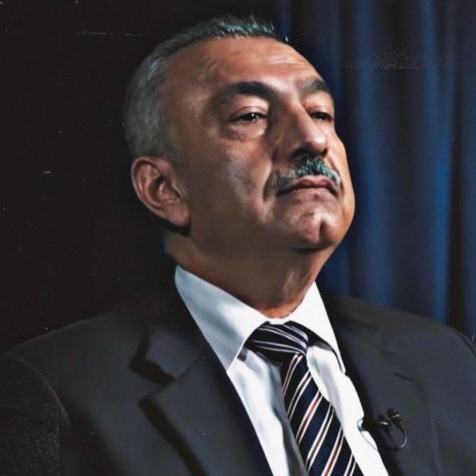 كان الأمل الأخير لدى العراقيين هي ثورة تشرين التي ولدت من رحم الوطنيه ..
انتهت تشرين وتمزقت وتلاشت بسبب العملاء 

.أحسنتم يا عملاء نجحتم في مهمتكم وهي تحويل تشرين الى اشلاء ...

وداعآ ❤️‍🩹🇮🇶
#الثلاثي_العميل