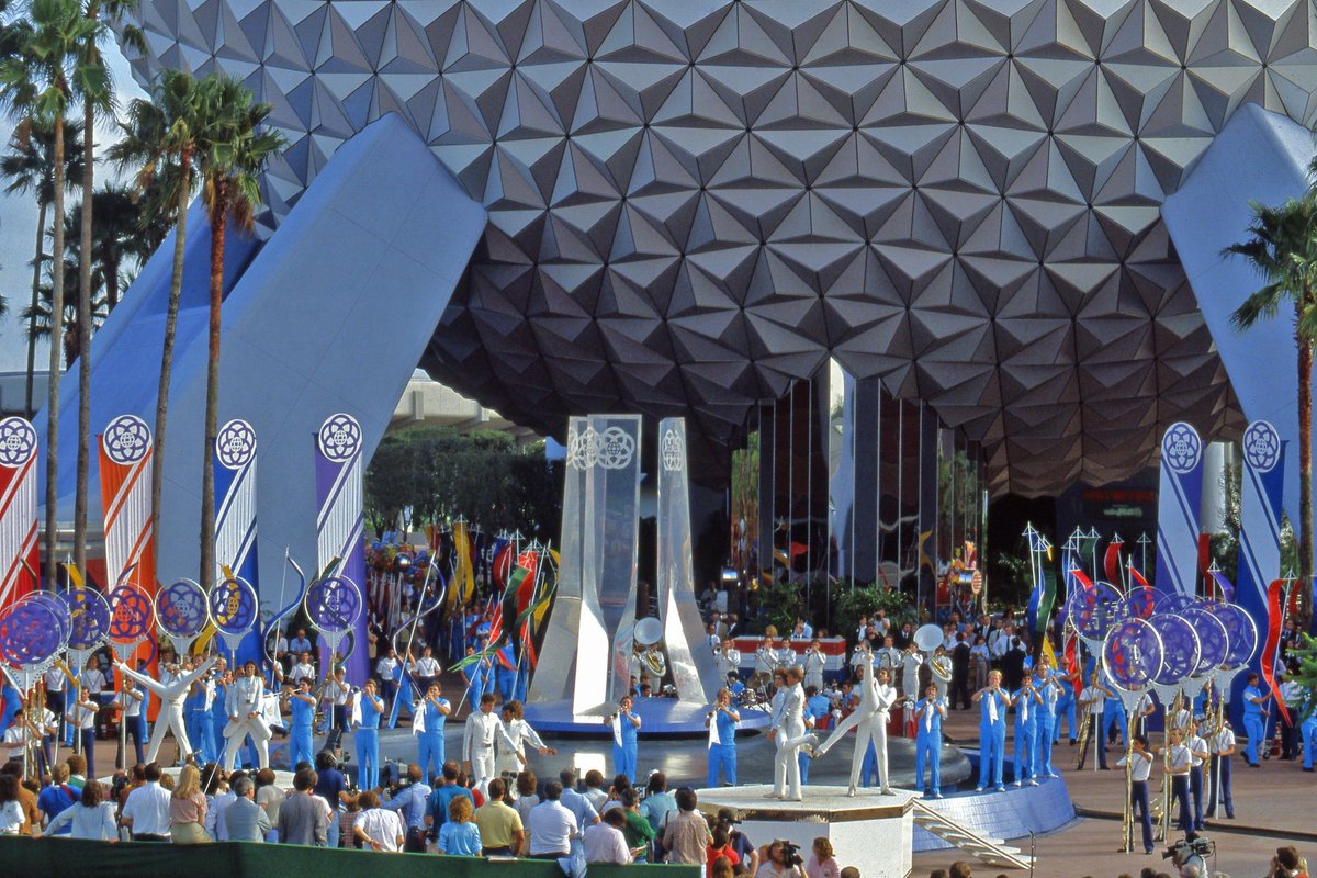 ED92Magic's tweet photo. Happy 40th anniversary #EPCOT40 🥳 Have you ever visited this Disney park? https://t.co/8YC08dGsEo