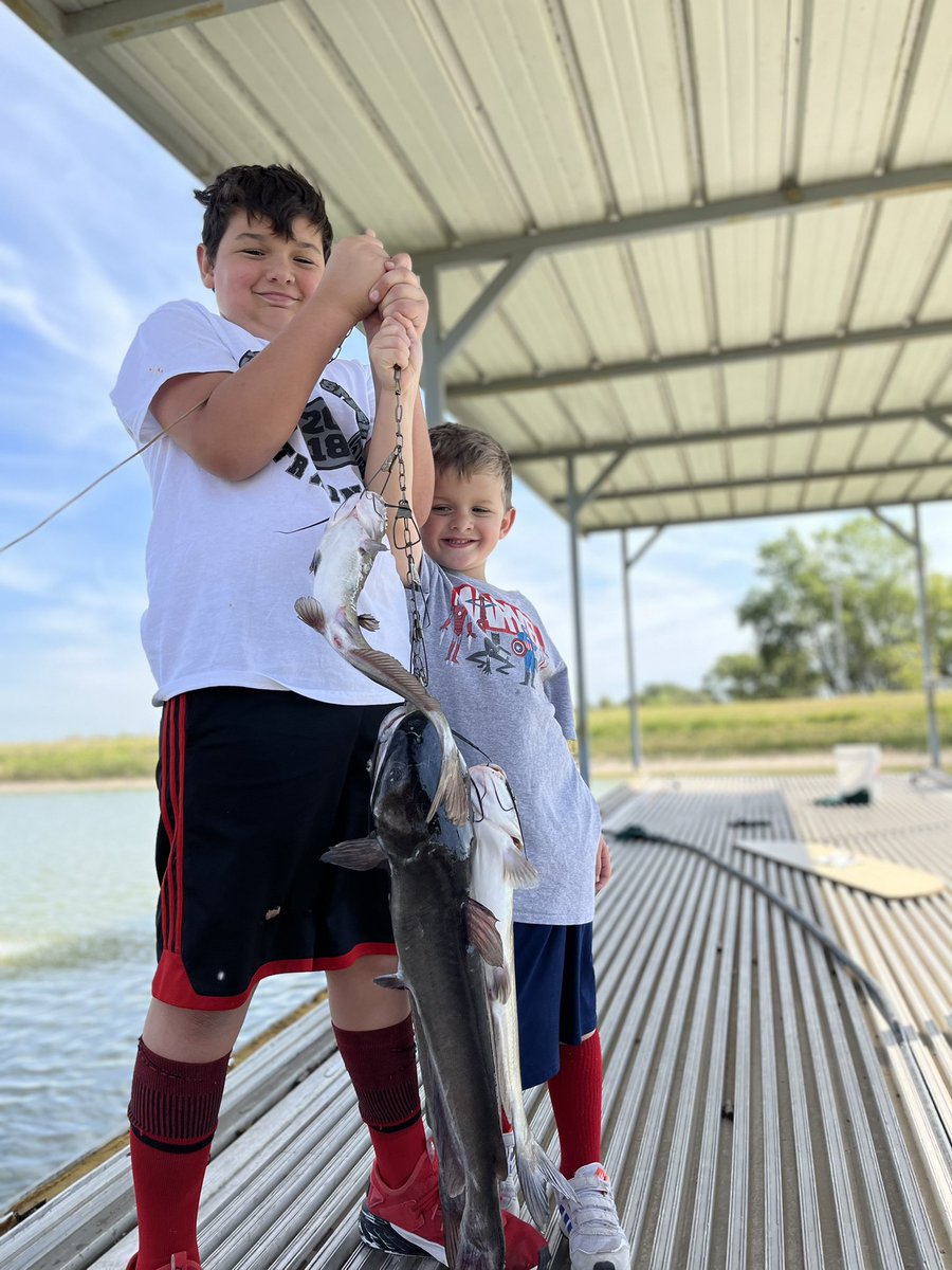 CoachMerc72's tweet photo. Big win last night!  Big fish this morning! #MaizeOL #FAA #FutureOL https://t.co/2HSVVucXtn