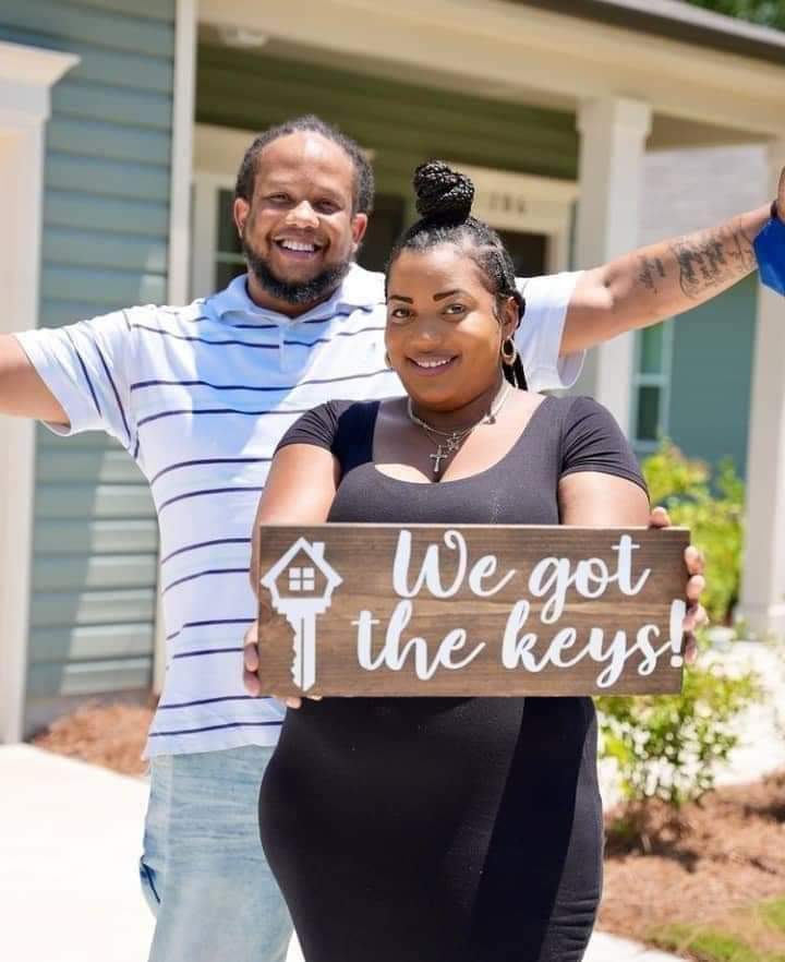 Asin_Mabel's tweet photo. Congratulations Mr/Mrs John on your new house 🏠 https://t.co/OKCNFWOLp1