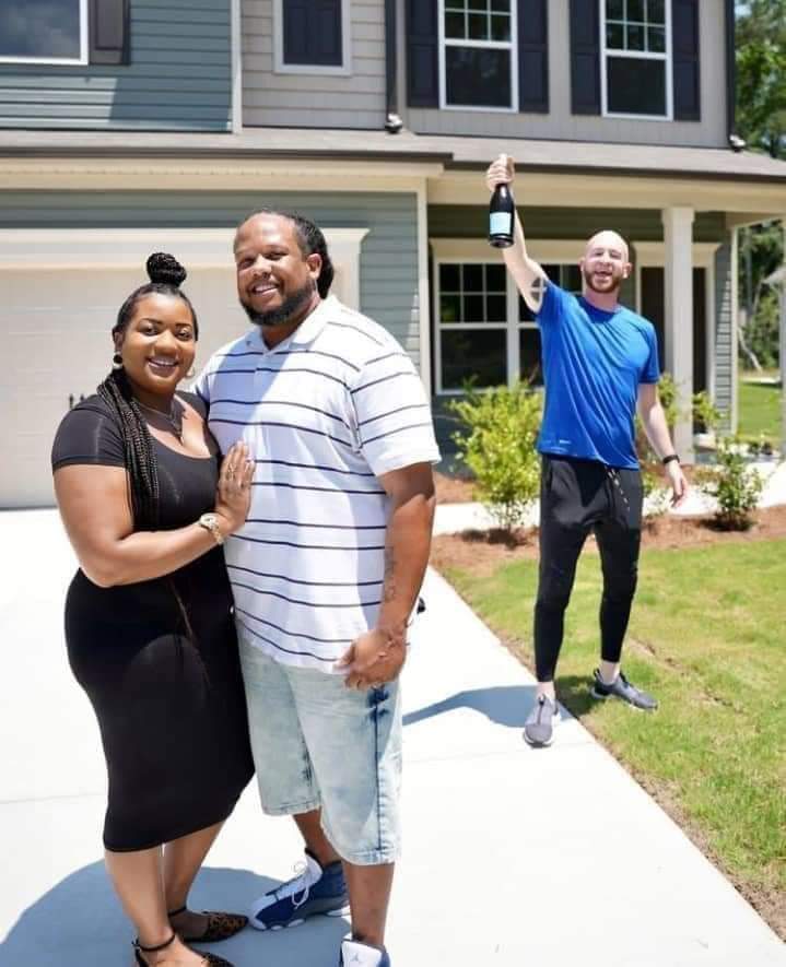 Asin_Mabel's tweet photo. Congratulations Mr/Mrs John on your new house 🏠 https://t.co/OKCNFWOLp1