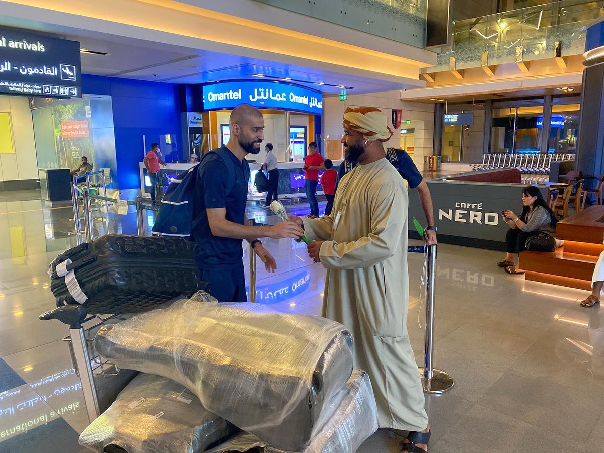 theafc_oman's tweet photo. جانب من وصول بعثة #نادي_الرفاع إلى سلطنة عُمان @Riffa_Club #السيب_الرفاع #كاس_الاتحاد_الاسيوي https://t.co/7jjQylHU8y
