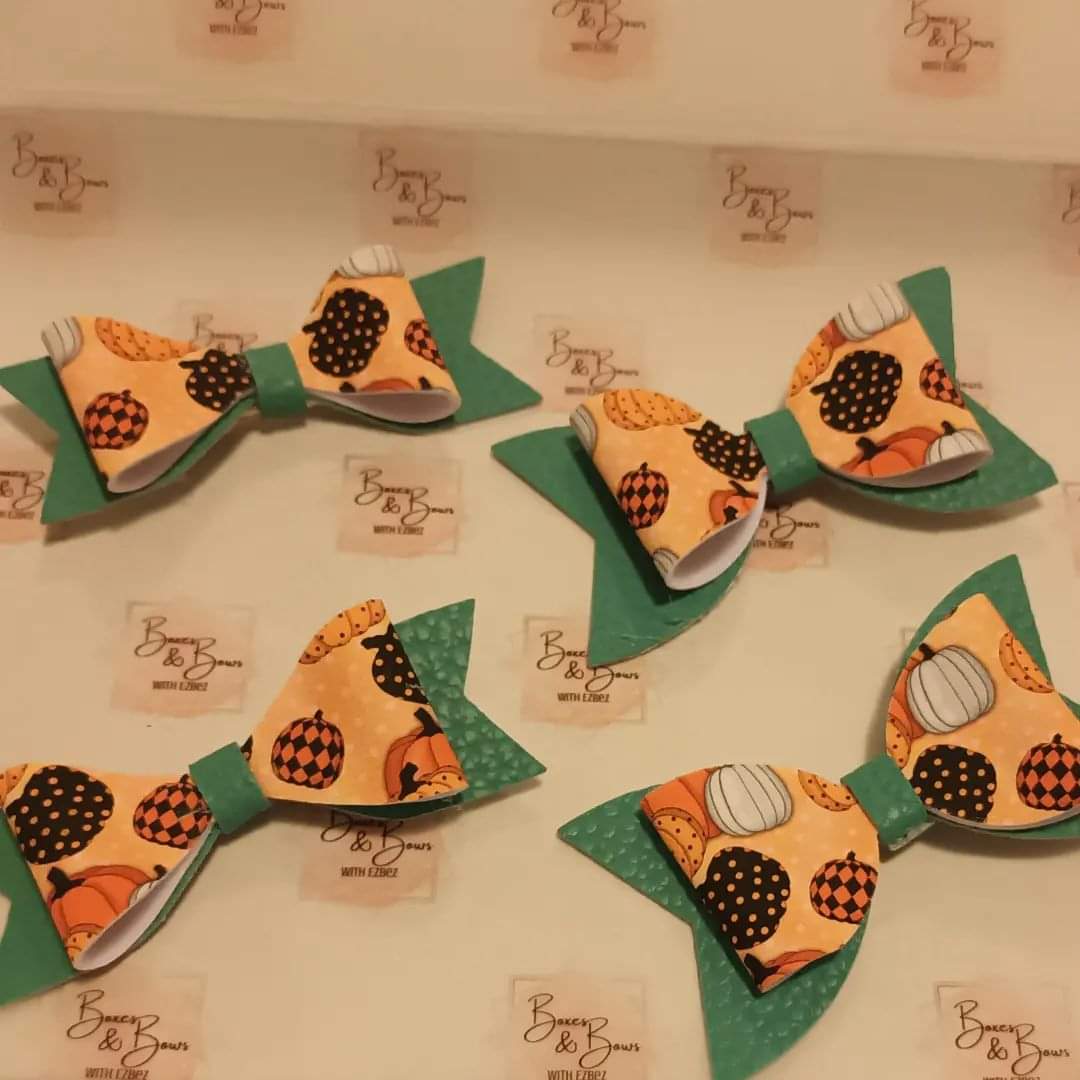 BoxesBowsEzBez's tweet photo. This is a sneak peak into our halloween collection....... 🕷👻🎃
#BoxesandBows #Halloween #Bows #SmallBusinesses https://t.co/jgL8Sj9sRK